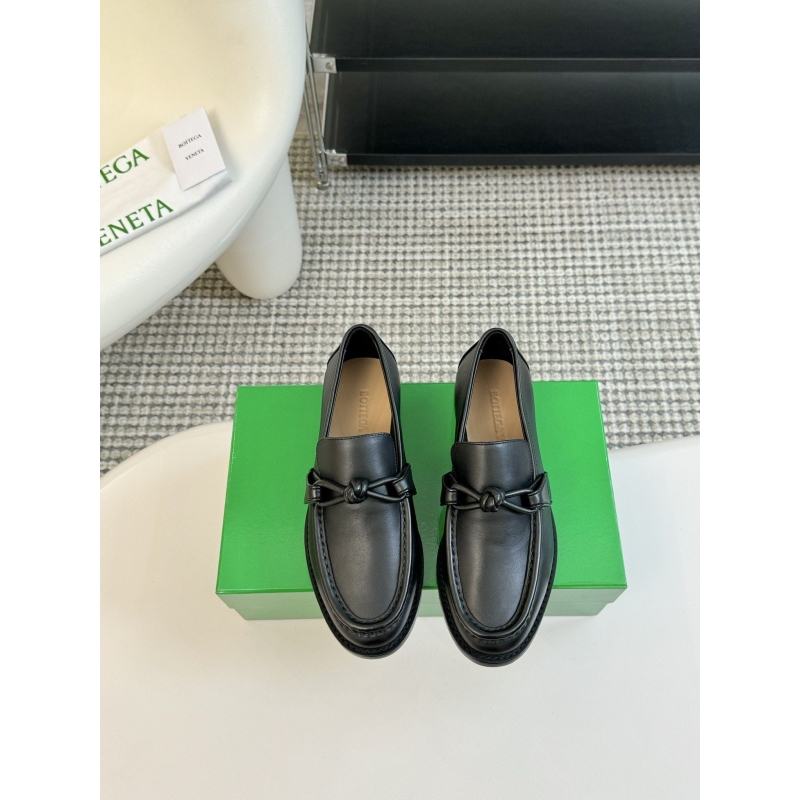bo*te*ga Ve*ne*ta leather shoes